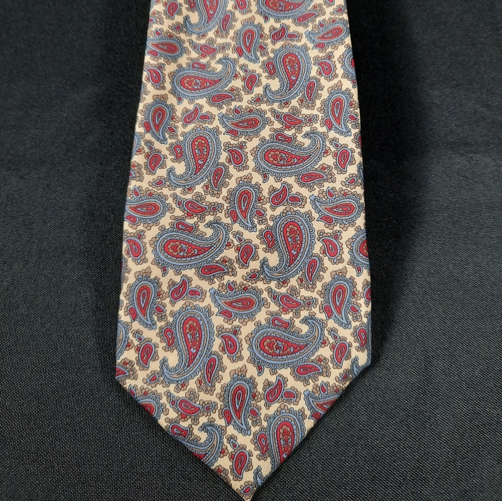 Italian silk yellow Paisley tie
